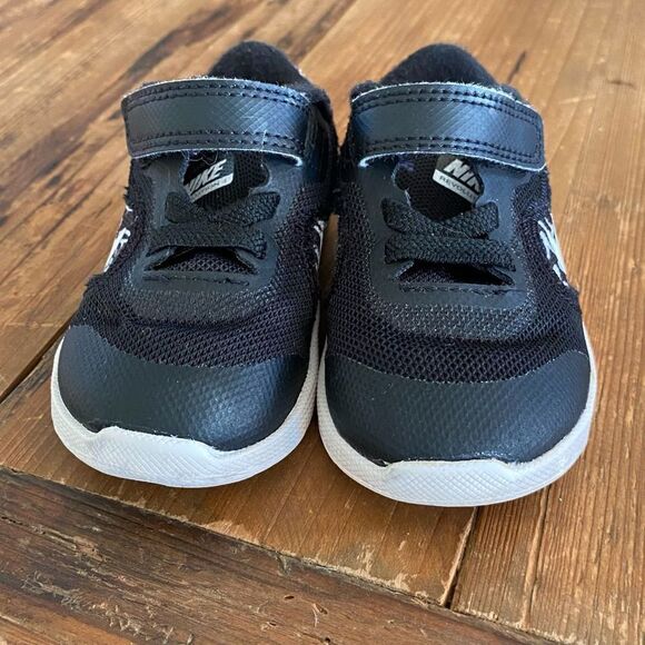 Nike Revolution 3 Print TD Black Hearts Infant Toddler Running Shoe Size 5 - Picture 3 of 8